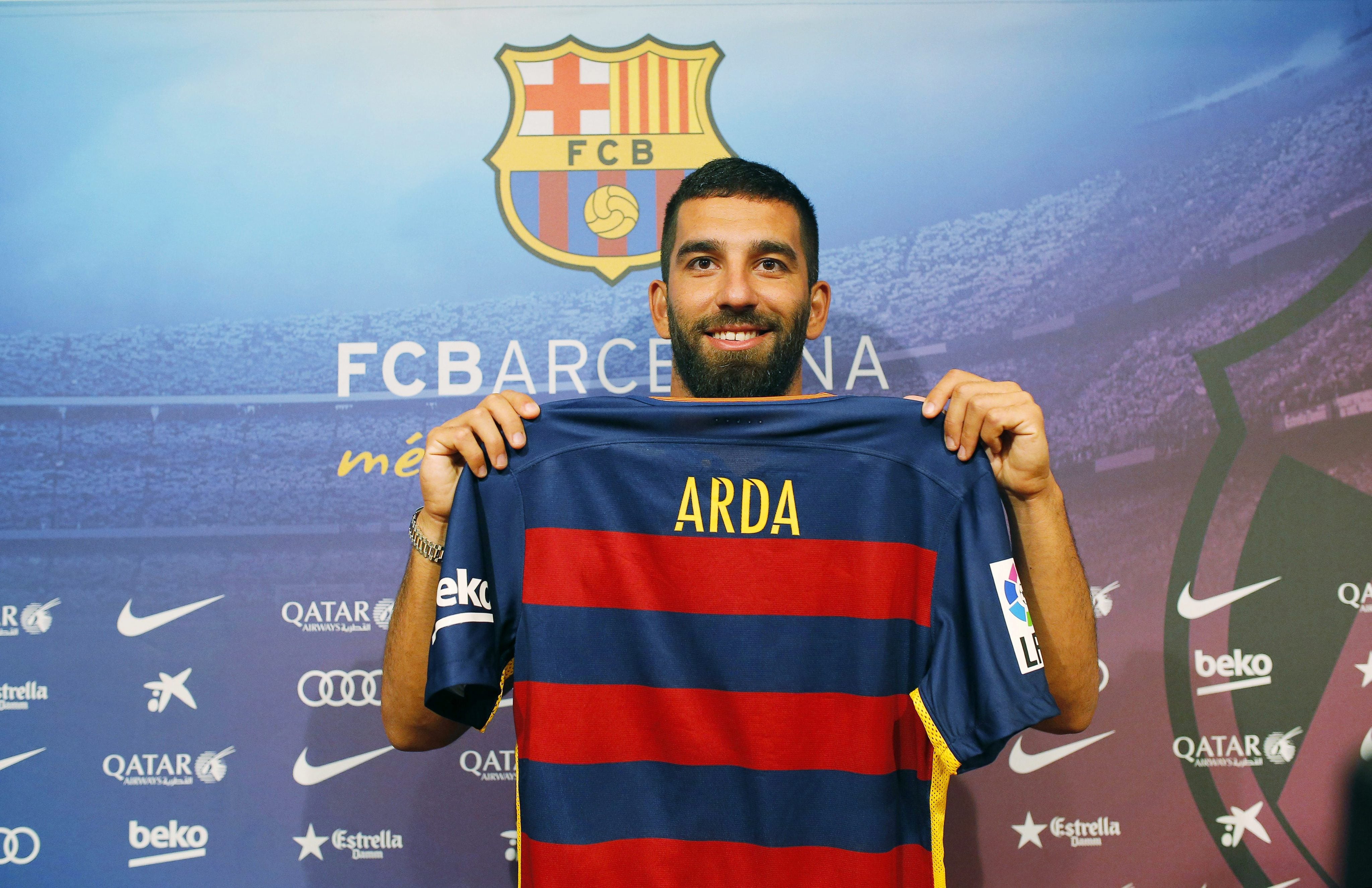 Arda Turam disponível para a seleção turca