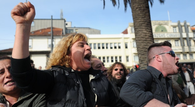 No Porto, os protestos concentraram-se frente à Reitoria da Universidade do Porto, onde se encontrava Pedro Passos Coelho.
