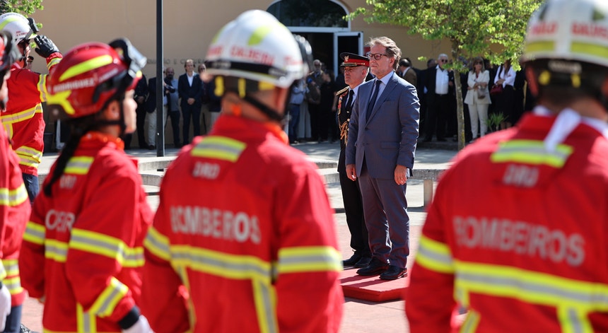 Imagem de Ministro da Administração Interna promete solução. Liga dos Bombeiros decide rescindir protocolo com INEM