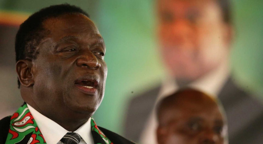 A contagem de votos no Zimbabwe continua a indicar vantagem de Emmerson Mnangagwa
