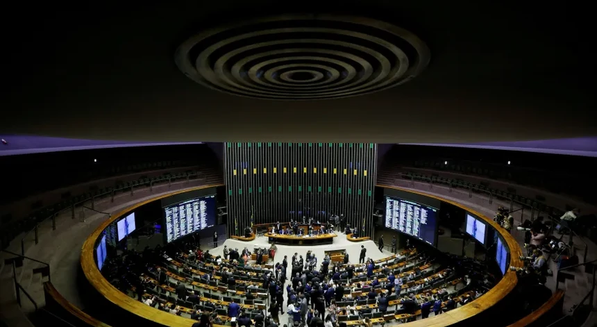 O polémico projeto de lei foi aprovado na câmara baixa do parlamento do Brasil 

