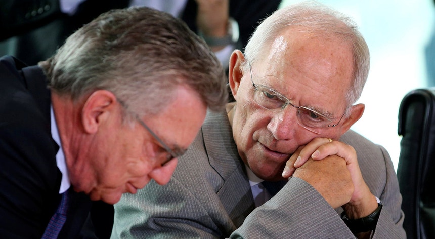 Thomas de Maizière (à esq.) e Woflgang Schäuble
