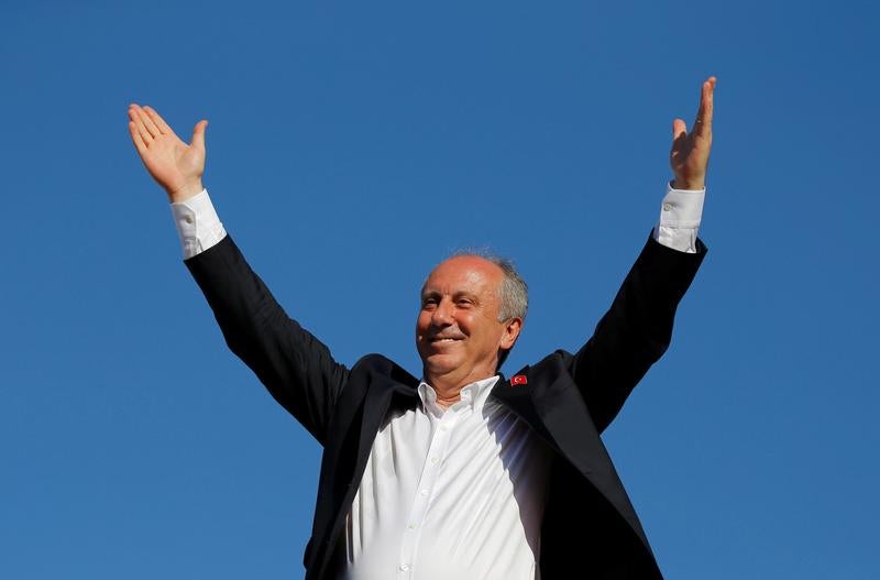 Muhrarrem Ince durante um com&iacute;cio