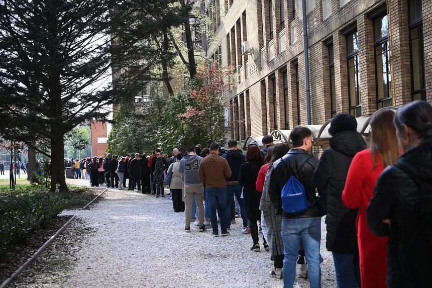 Húngaros vão às urnas para eleger novo primeiro-ministro