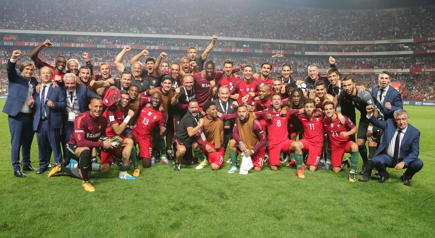 A seleção portuguesa de futebol continua no pódio do "ranking" da FIFA
