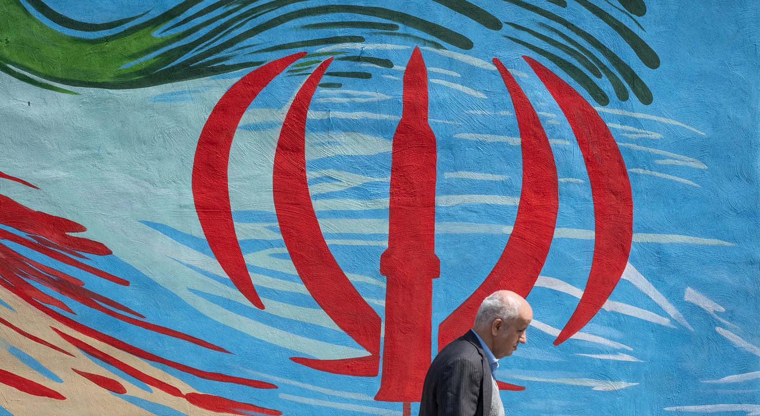 EUA prosseguem operação de busca de piloto desaparecido no Irão. O que está em causa?