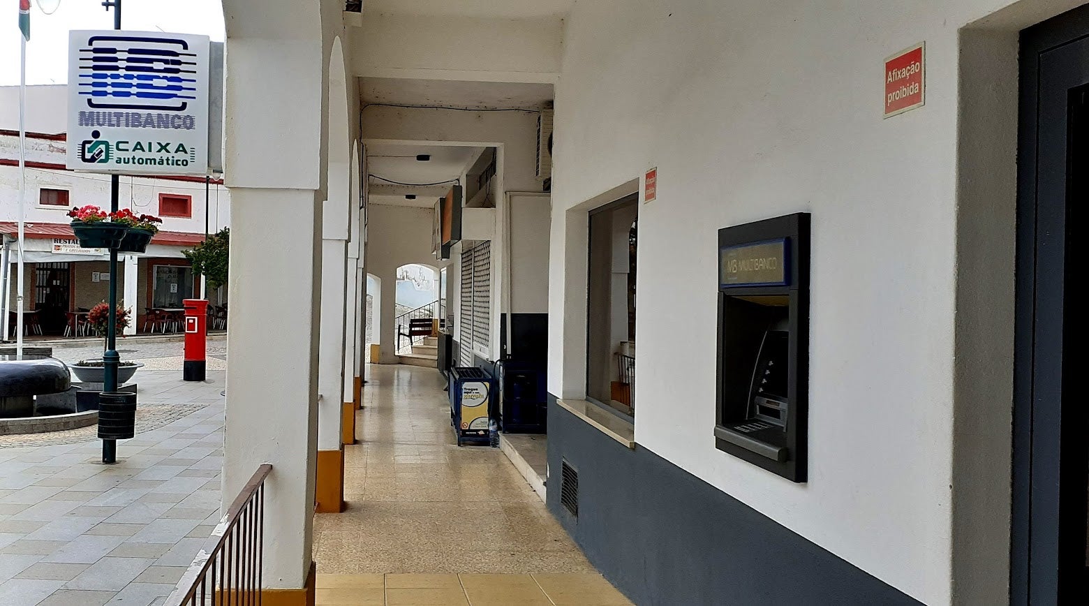 Cinco detidas. Funcionária da banca suspeita de aceder a dados de clientes e transferir dinheiro a "mulas"