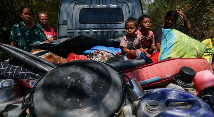 Imagem de Milhares aguardavam ainda por assistência dias após sismo que causou 54 mortos na Indonésia