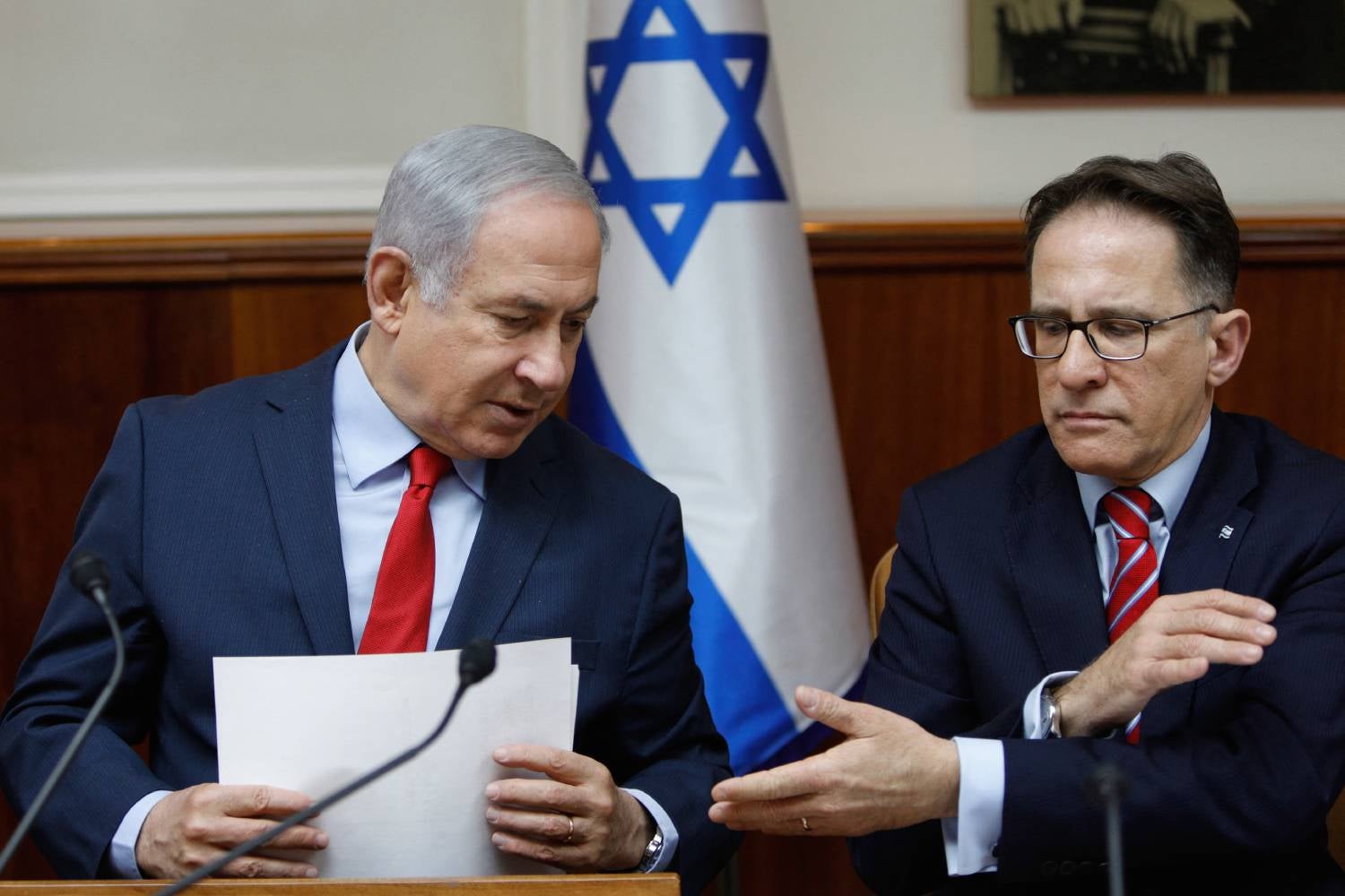 Ex-chefe do gabinete de Netanyahu pode ser acusado de fraude e abuso de confiança