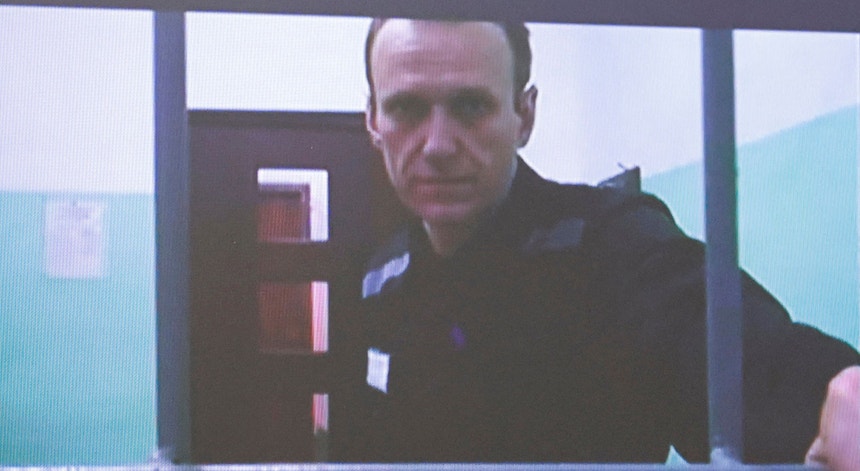 Imagem de Alexei Navalny, durante a audição de apelo em Moscovo, captada da emissão vídeo a partir da Colónia Penal IK-6 na região de Vladimir 
