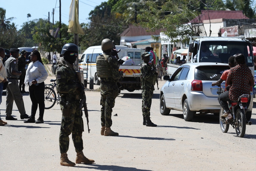 Os militares moçambicanos ganham competências
