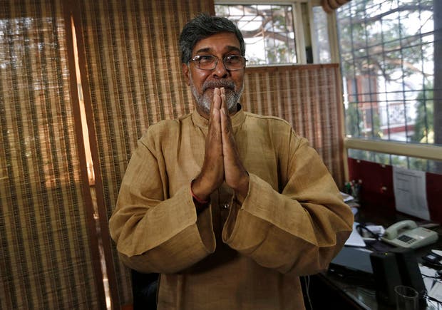 A reação emocionada de Satyarthi após o anúncio do Nobel