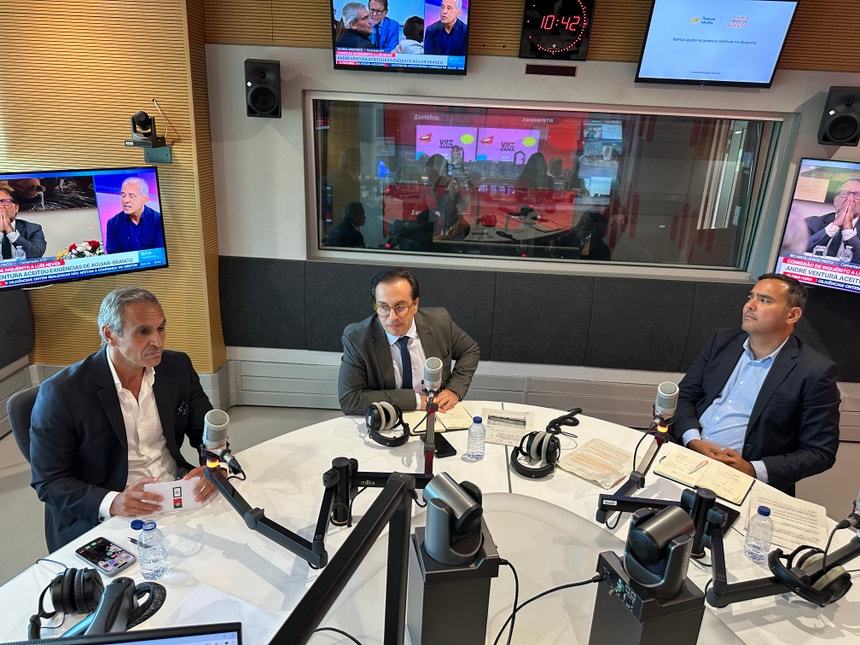 Imagem de Chega pede "coragem" ao Governo. PS critica "bullying político" do PSD