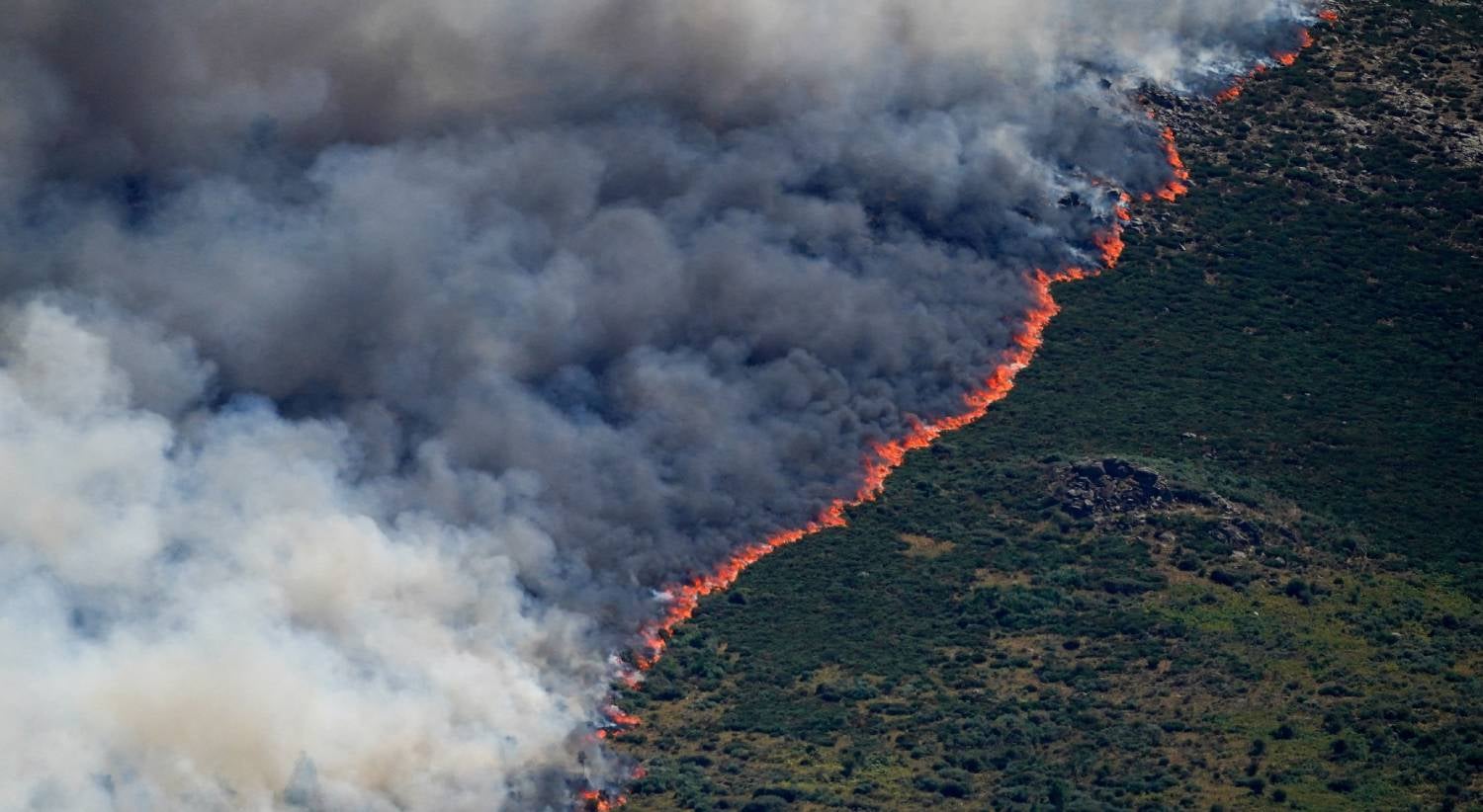 Peor incendio de la historia cerca de Madrid: 20 mil personas evacuadas o confinadas