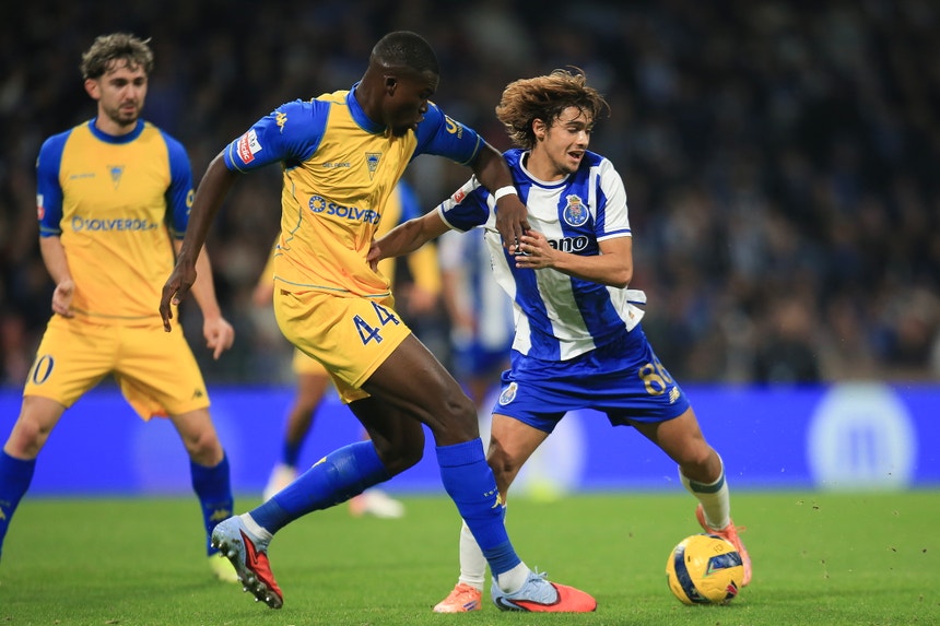 Imagem de Rodrigo Mora futebolista do ano nos Dragões de Ouro, que homenagearam Pinto da Costa