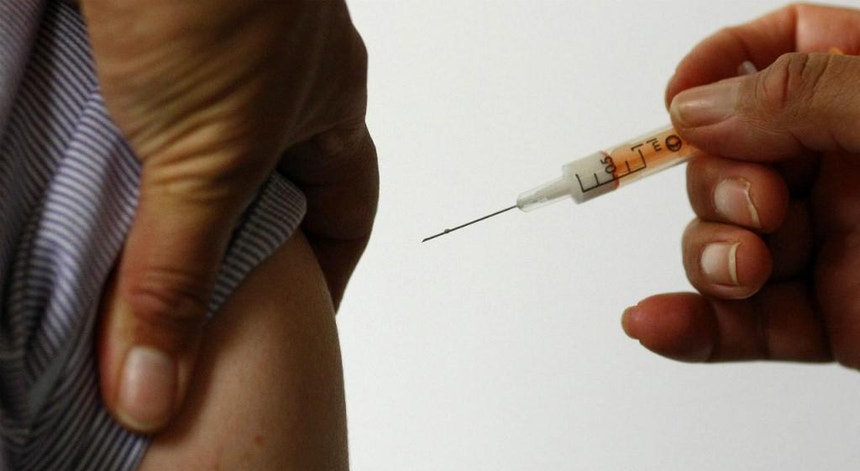 A vacina da gripe começa hoje a ser ministrada a grupos específicos
