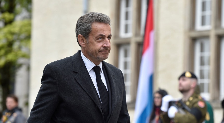 Decorre na justiça francesa mais do que um processo de corrupção contra Sarkozy
