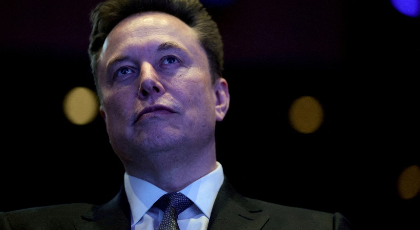 Imagem ilustrativa: "Maior produto de todos os tempos". Musk aposta em robôs e Tesla abandona model