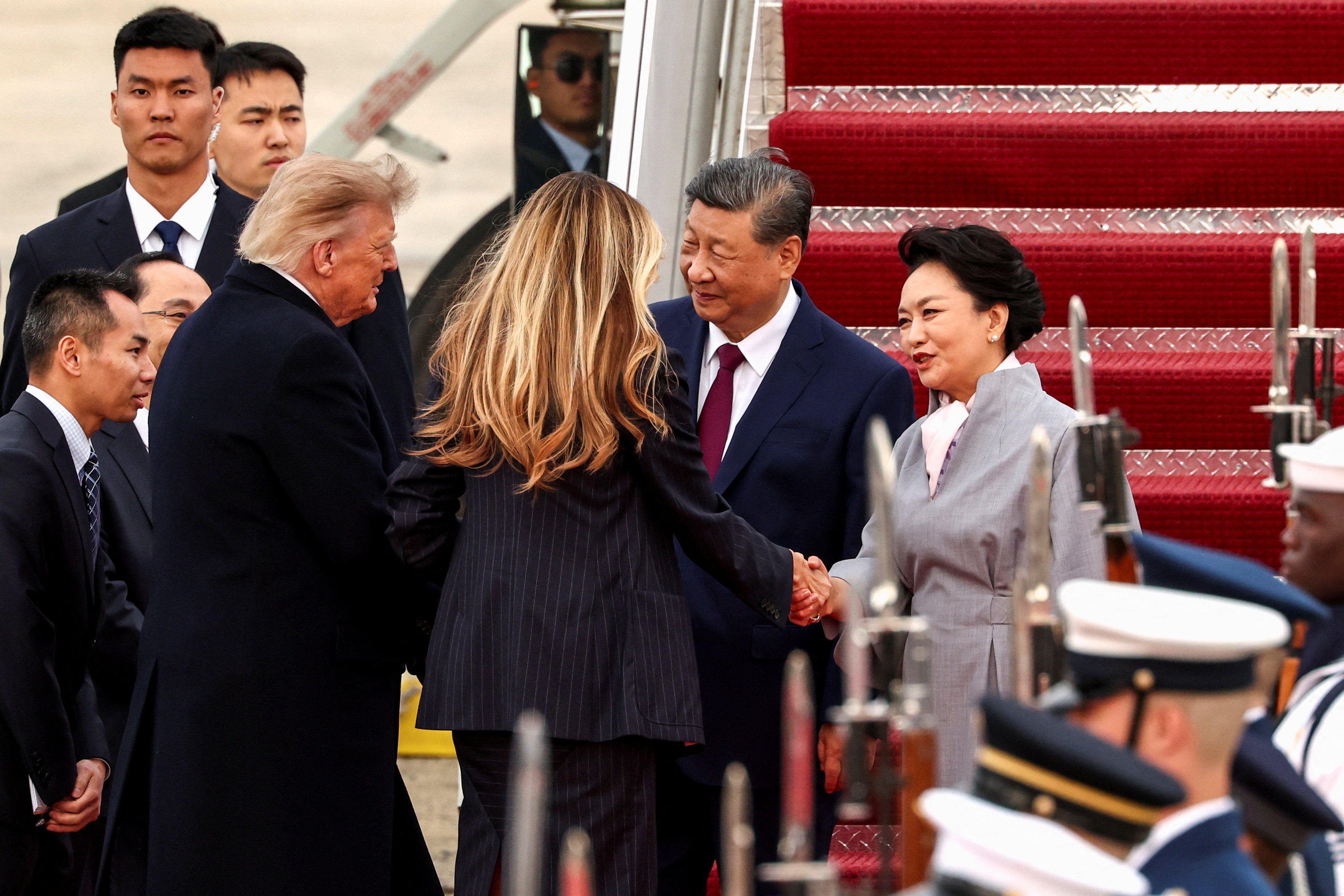 Xi Jinping já aterrou nos Estados Unidos e vai recebido por Trump
