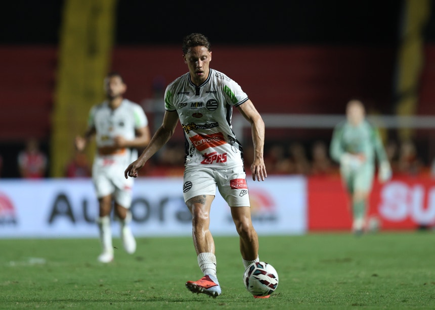 Médio brasileiro Ian Luccas reforça Alverca proveniente do Cruzeiro