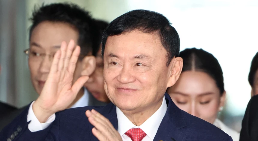 Imagem relacionada com a notícia: Thaksin Shinawatra vai ser acusado de difamação da monarquia
