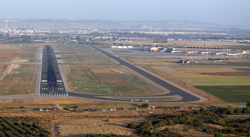 O aeroporto de San Pablo, em Sevilha, onde o avião fez a aterragem de emergência

