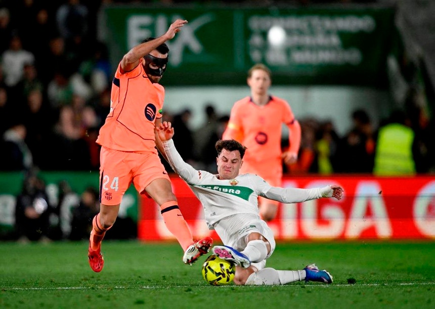 FC Barcelona vence em Elche mesmo imensamente perdulário