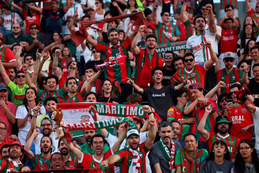 Centenas de adeptos do Marítimo festejam regresso à I Liga três anos depois