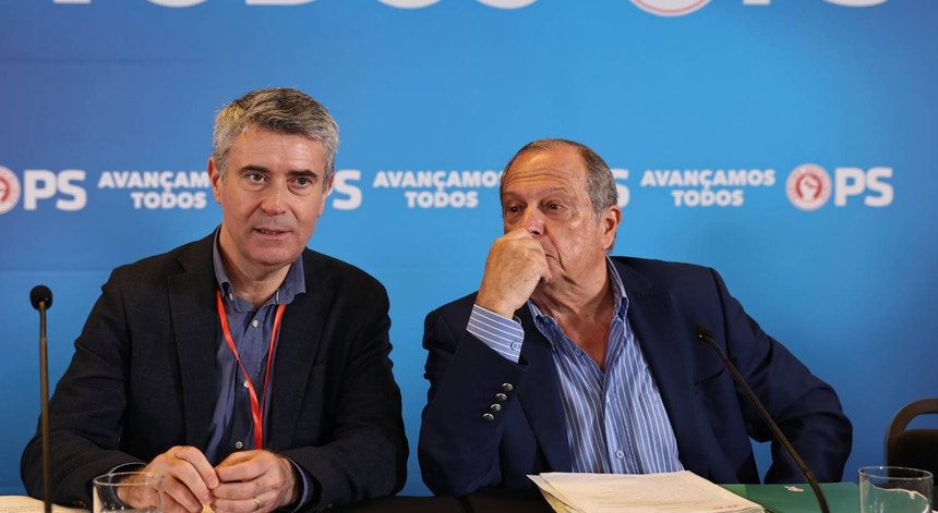 "Beijos e amuos". Carneiro critica relação do Governo com o Chega