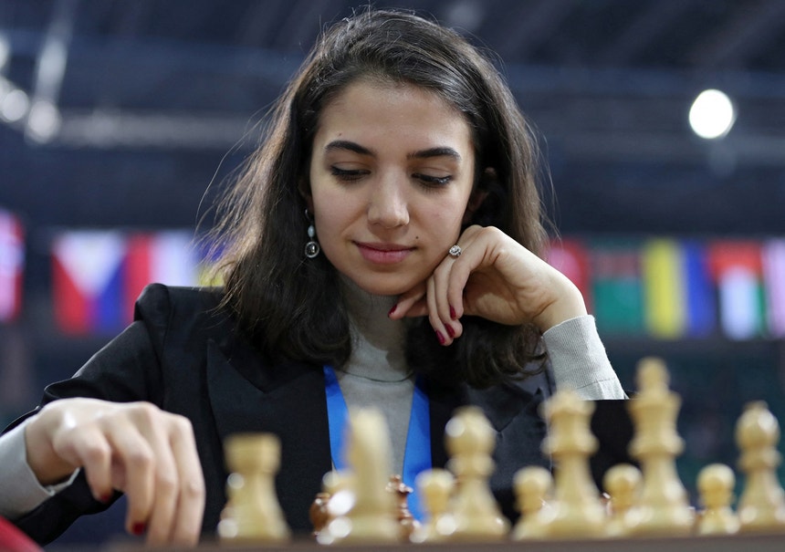 La ajedrecista iraní se quita el hiyab durante el torneo «por respeto a los manifestantes callejeros»