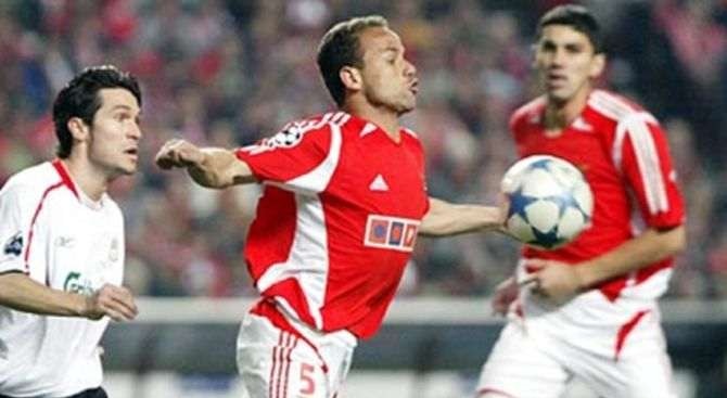Léo, ao centro na foto, foi um jogador muito acarinhado pelos adeptos do Benfica
