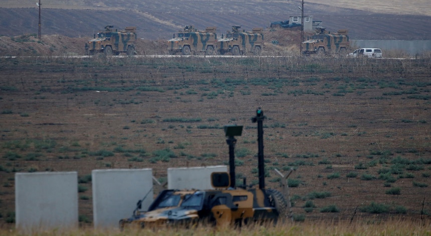 Donald Trump justifica o envio de tropas à região síria com a necessidade de "proteger o petróleo"
