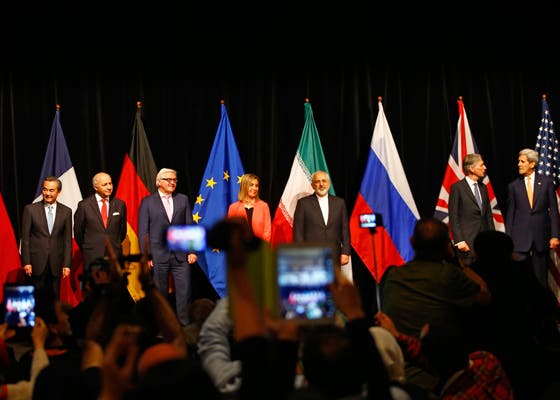 O momento da conclusão do acordo nuclear entre Irão, Estados Unidos, China, Rússia, Alemanha, França e Reino Unido, a 14 de julho de 2015