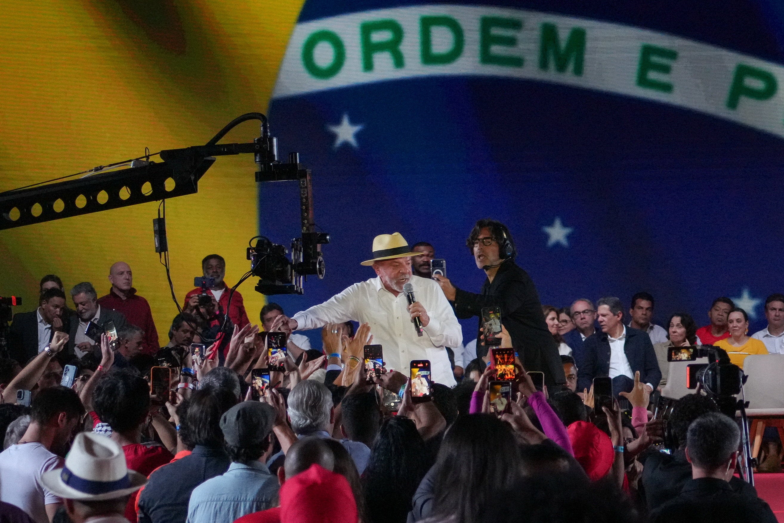 "Estou inteiraço". Lula da Silva oficializa candidatura à presidência do Brasil