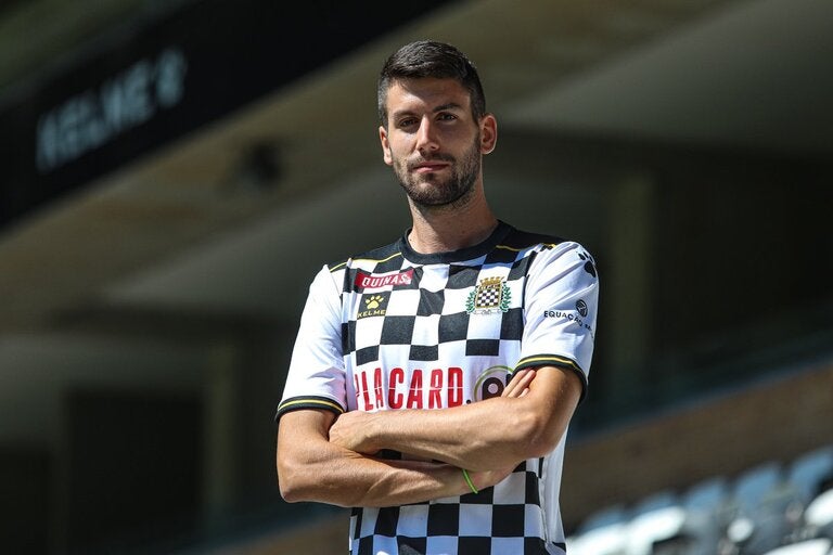 Ilija Vukotic ruma ao Boavista por empréstimo do Benfica - Vimarsana News