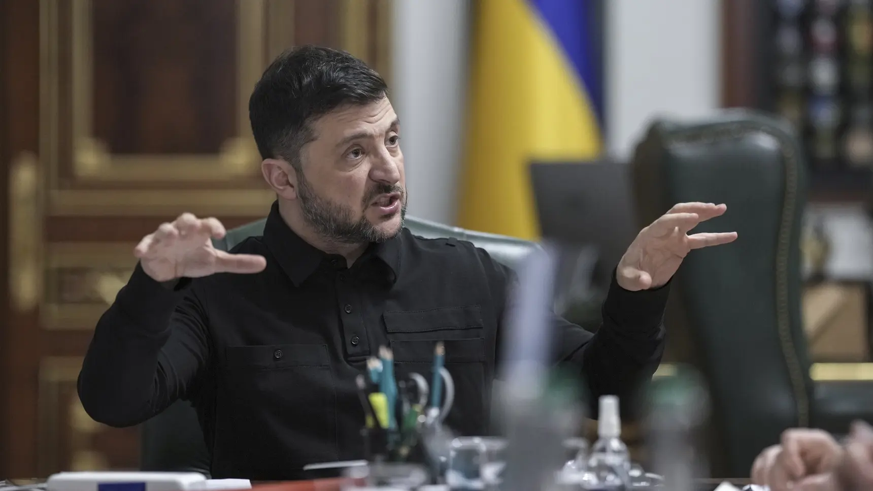 Zelensky afirma que Estados Unidos continuam a fornecer armas a Kiev