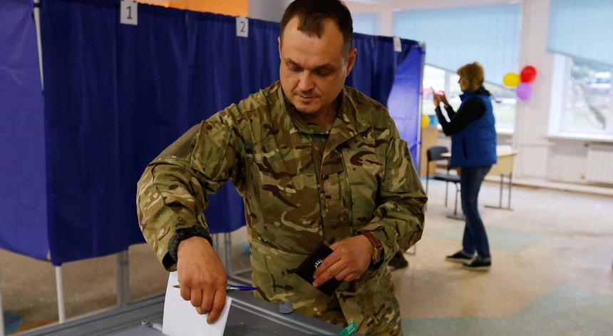 Votação na autoproclamada República Popular de Donetsk. 
