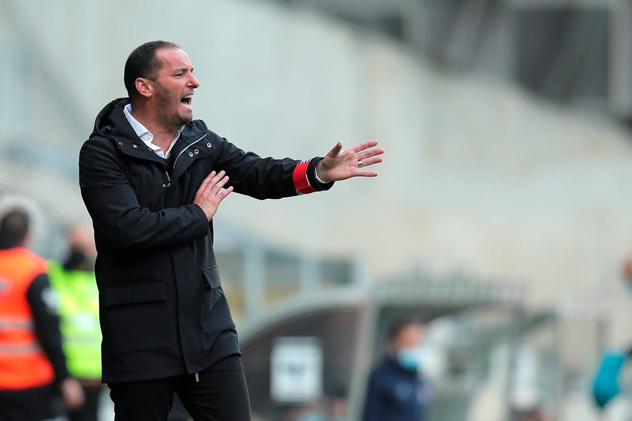 Entrenador Petit busca que Santa Clara tenga identidad y juegue 'fútbol positivo'