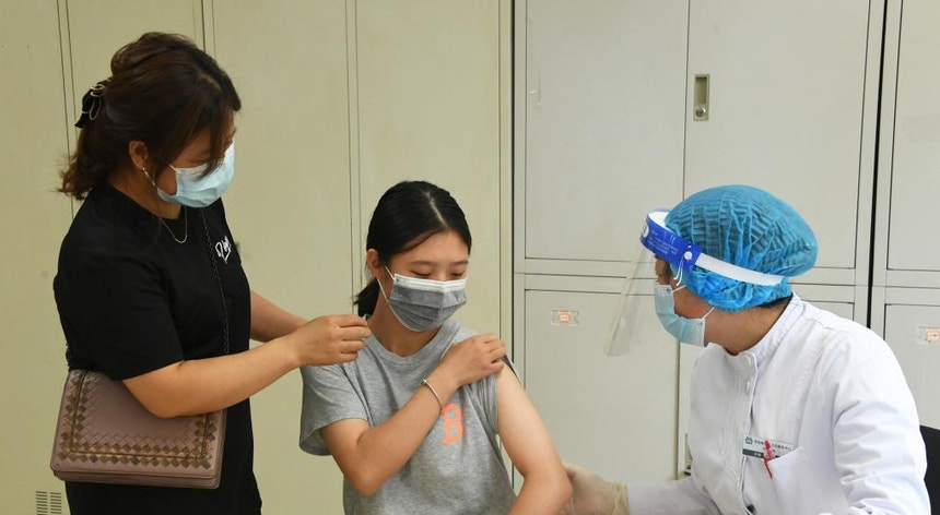 A vacinação de menores não para na China
