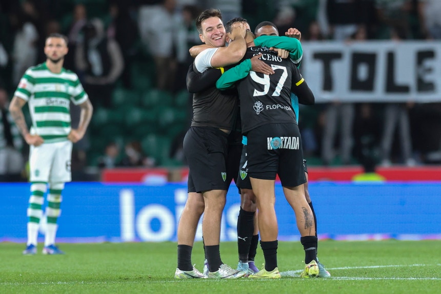 Tondela gela Alvalade com dois golos nos descontos