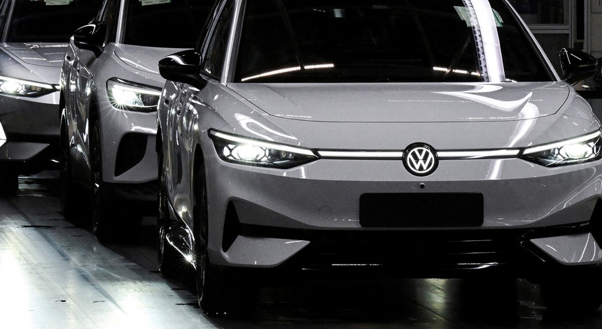 Imagem de Volkswagen planeia reduzir até 100 mil postos de trabalho em todo o mundo