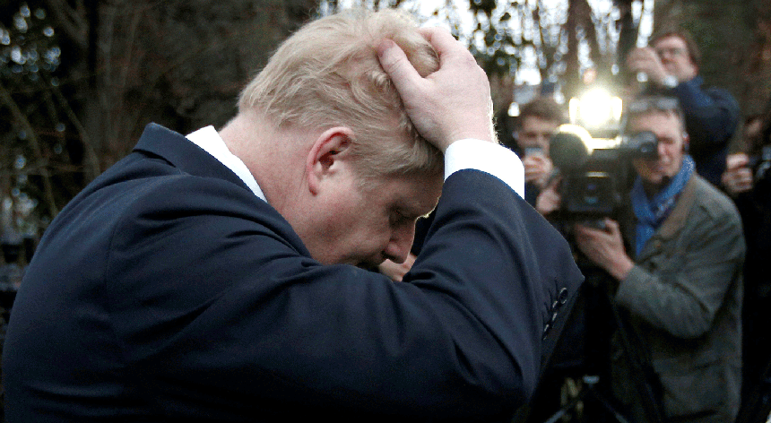 As exigências de demissão começaram a surgir logo após, no Parlamento, Boris Johson ter pedido desculpa pela participação na festa.
