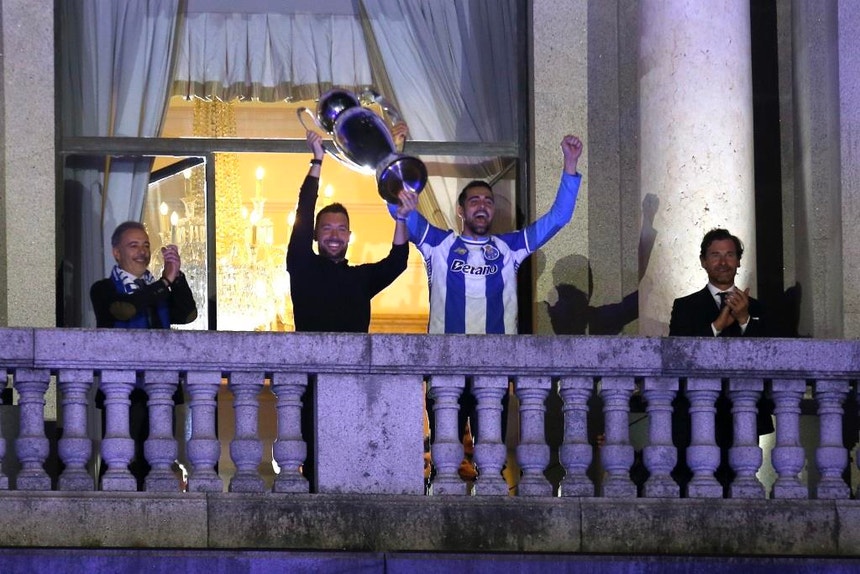FC Porto campeão. Adeptos destacam papel de Villas-Boas e de Farioli