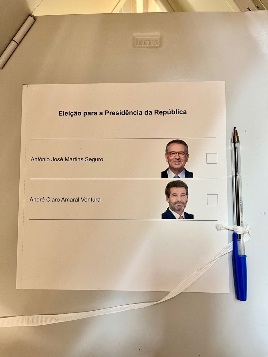 Imagem de Ramalho Eanes apela ao voto perante situação 