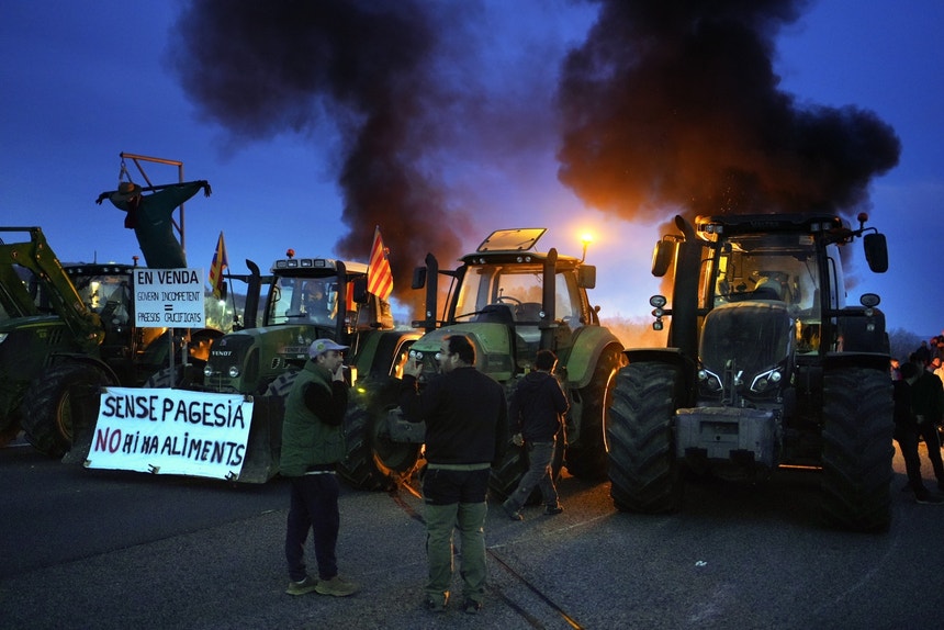 Os protestos dos agricultores travaram o arranque da Volta à Andaluzia
