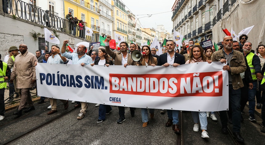 A entrega das assinaturas ocorrerá o mais tardar na manhã de terça-feira
