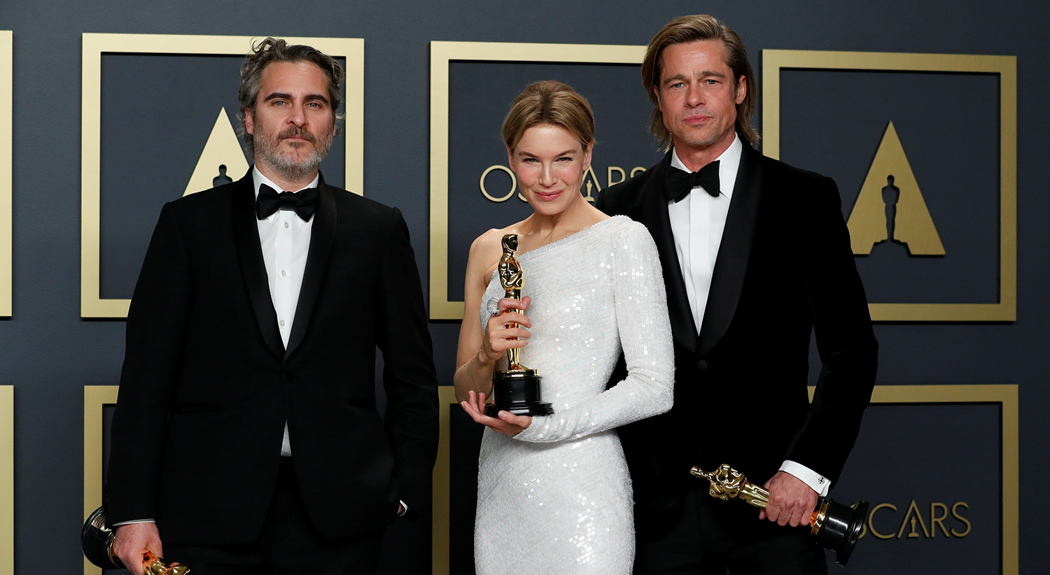  Joaquin Phoenix, Renee Zellweger e Brad Pitt posam com os &Oacute;scares 