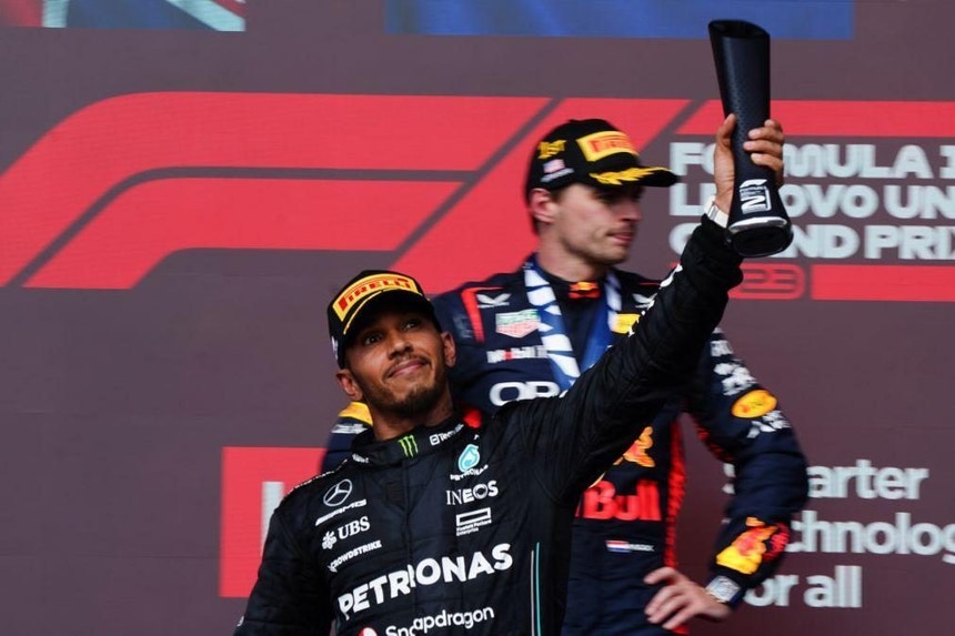 Verstappen vence nos Estados Unidos depois de largar em 6º