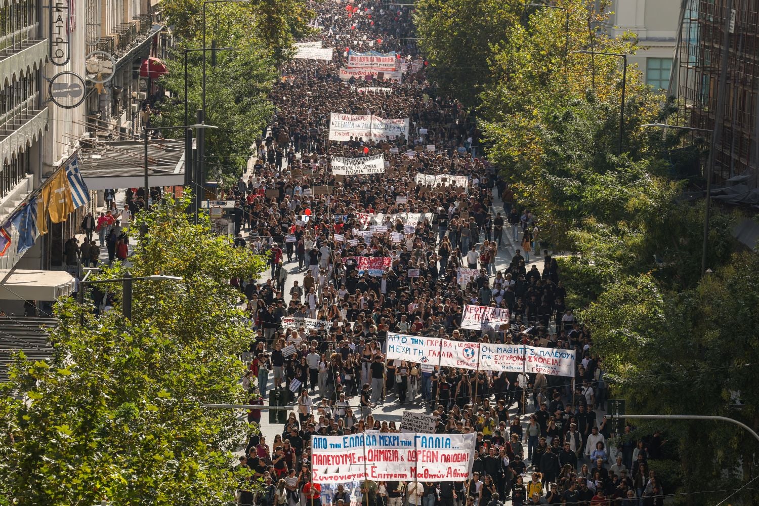 Tendas em Atenas. Depois de Espanha e Portugal, milhares enchem as ruas gregas
