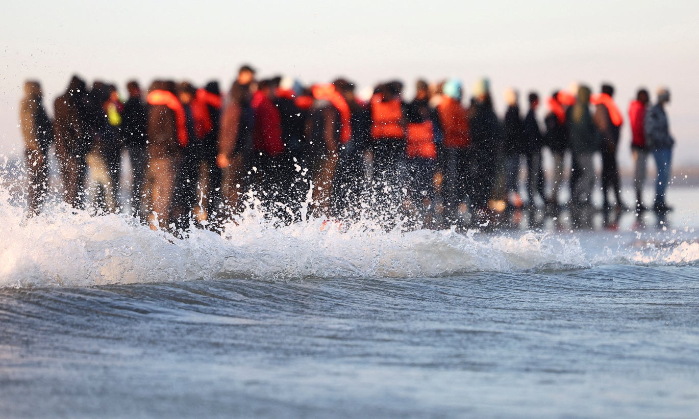 Pelo menos 110 pessoas processadas na UE em 2025 por ajudarem migrantes diz ONG